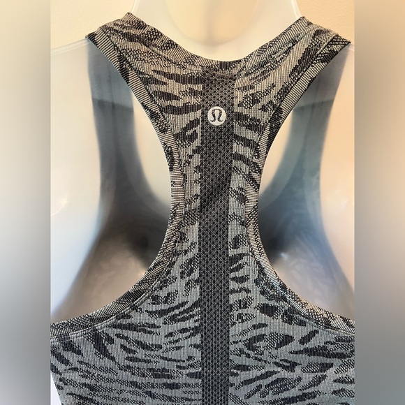 NEW NWOT, LULU Swiftly Tech Racerback Tank 2.0 Waist Length, SIZE 4, Black/Gray - Picture 4 of 7